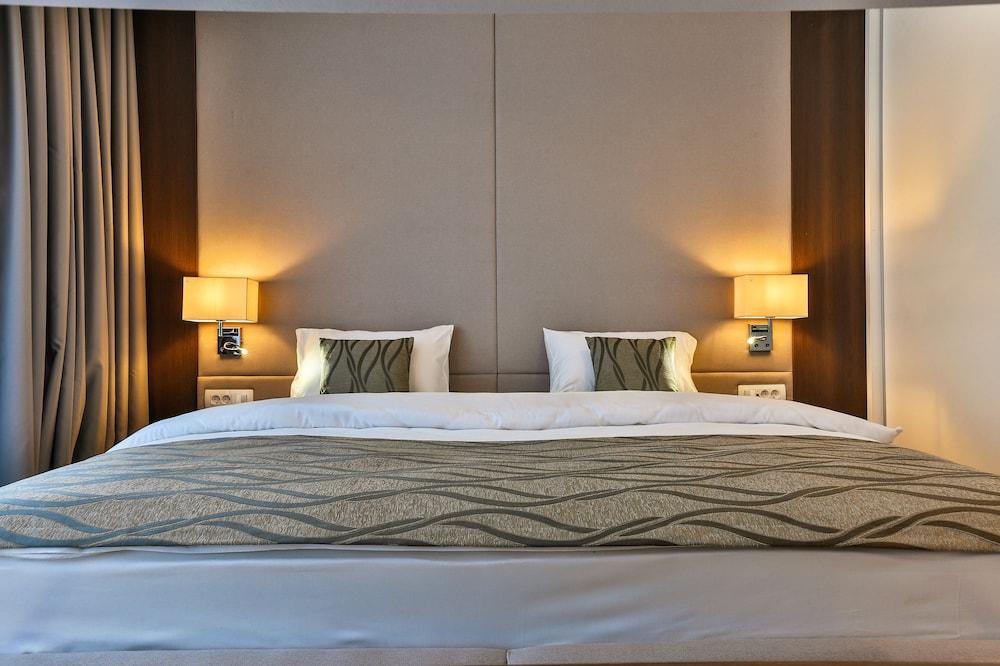 Hotel Wow 4*